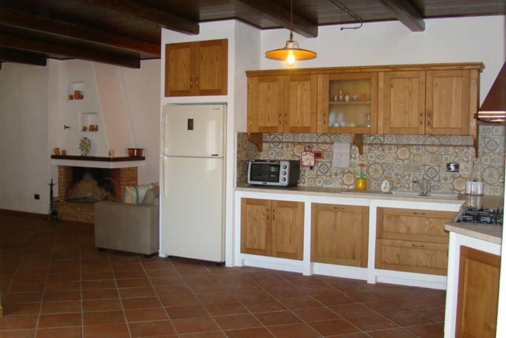 Bella Casa Con Giardino A 10 Minuti Dal Mare Apartment Aglientu Bagian luar foto