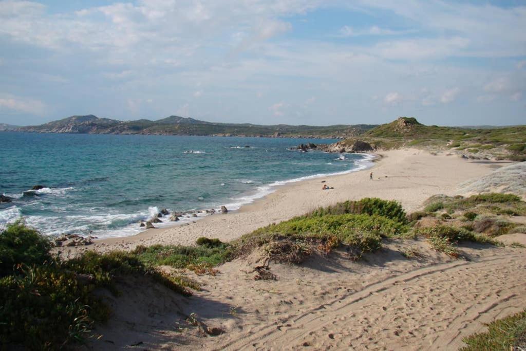 Bella Casa Con Giardino A 10 Minuti Dal Mare Apartment Aglientu Bagian luar foto
