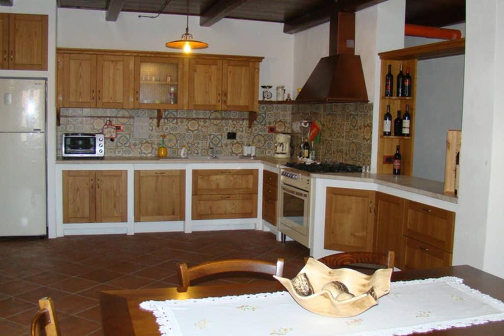 Bella Casa Con Giardino A 10 Minuti Dal Mare Apartment Aglientu Bagian luar foto