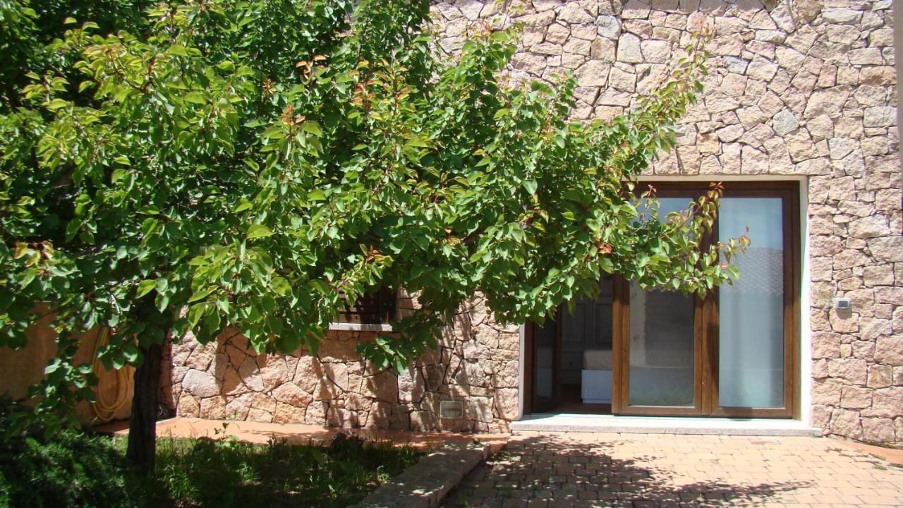 Bella Casa Con Giardino A 10 Minuti Dal Mare Apartment Aglientu Bagian luar foto