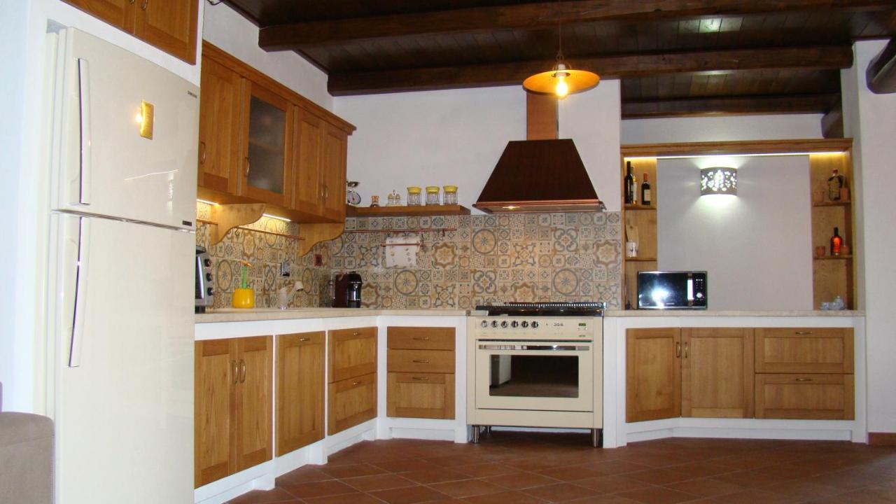 Bella Casa Con Giardino A 10 Minuti Dal Mare Apartment Aglientu Bagian luar foto